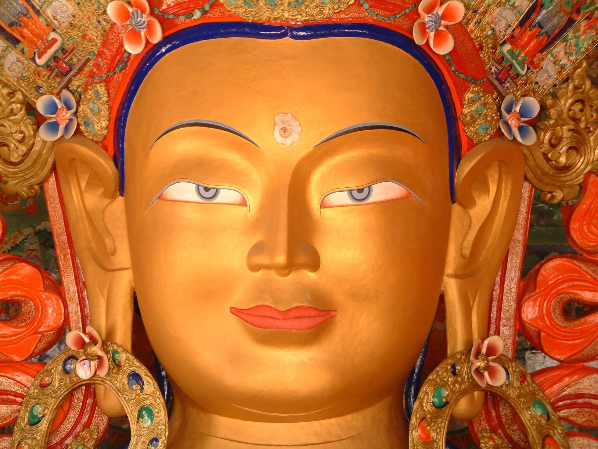Расы для будды. Будда Майтрейя. Майтрейя Будда грядущего. Тибетские глаза Будды. Глаза Будды изображение.